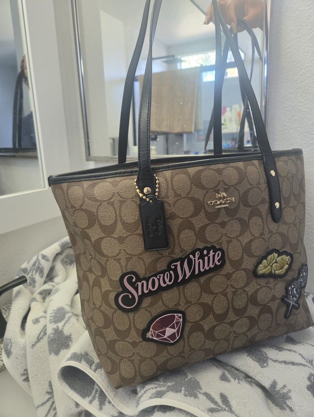 Coach X DISNEY Collab Limited Edition Snow White City Zip Tote Signature Canvas - Picture 12 of 16